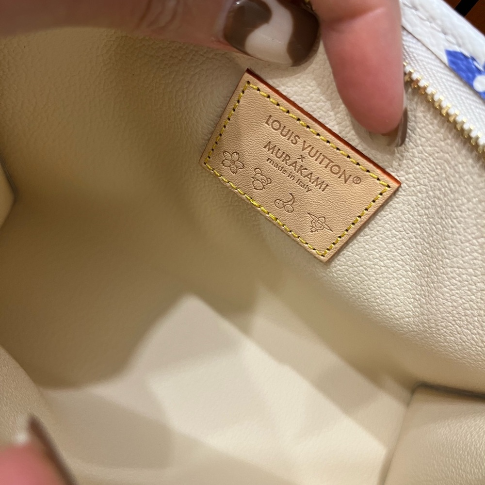 NEW 🩷 Louis Vuitton x Takashi Murakami White Multi Toiletry Pouch 19 *Limit Ed* - Picture 12 of 15
